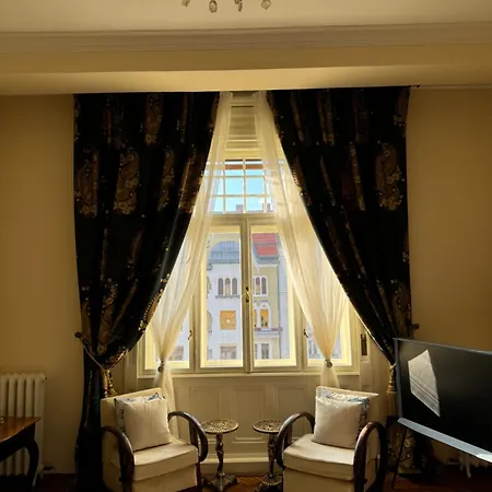 Warm & Peaceful Downtown Апартаменты *