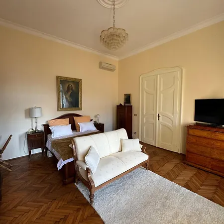 Warm & Peaceful Downtown شقة *