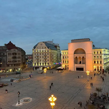 Warm & Peaceful Downtown Апартаменты