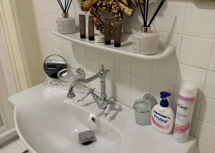 Warm & Peaceful Downtown Апартаменты