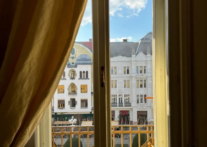 Warm & Peaceful Downtown Апартаменты *