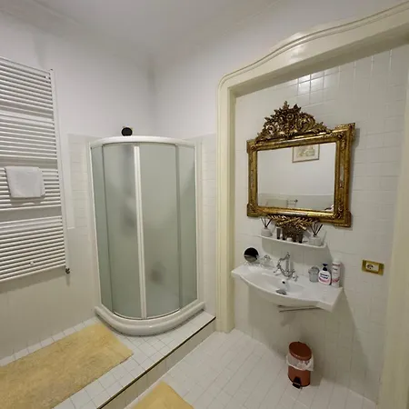 Апартаменти Warm & Peaceful Downtown