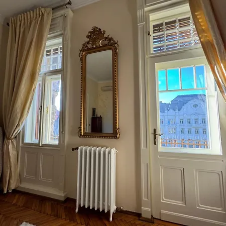 Апартаменти Warm & Peaceful Downtown