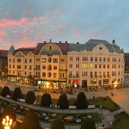 Warm & Peaceful Downtown Апартаменти *