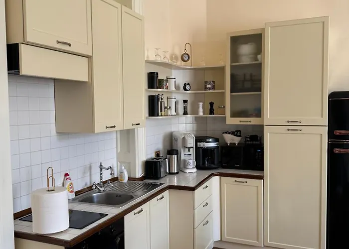 Warm & Peaceful Downtown *